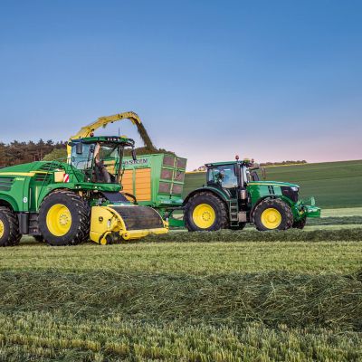 Traktor & Mähdrescher auf dem Feld